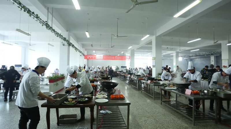 在众多蜜饯果干品牌中，以下几家在品质和价格方面表现较为突出：